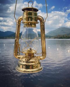 HANDCRAFTED EMPORIUM MINIATURE BRASS OIL LAMP / LANTERN